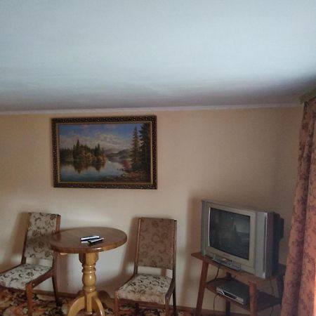 Shelter Pid Lypamy Villa Mykulychyn Room photo